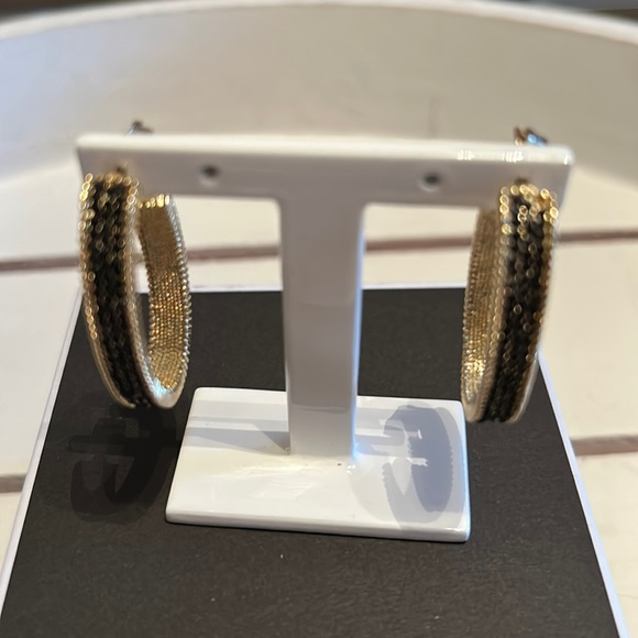 GOLD oval loop earrings with black crystals - Picture 3 of 8